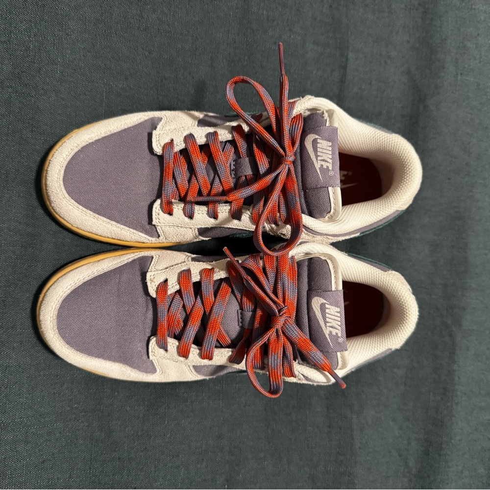 Nike White and Red Sneakers